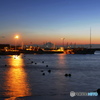 夏の夕景・・港に浮かぶ光と影たち