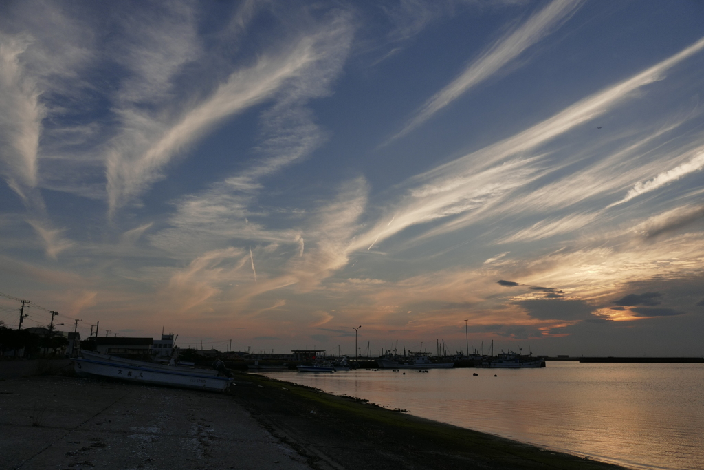 梅雨空の夕景