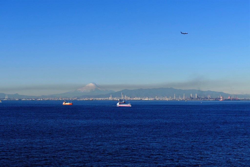 東京湾・青い空・富士と船と飛行機と