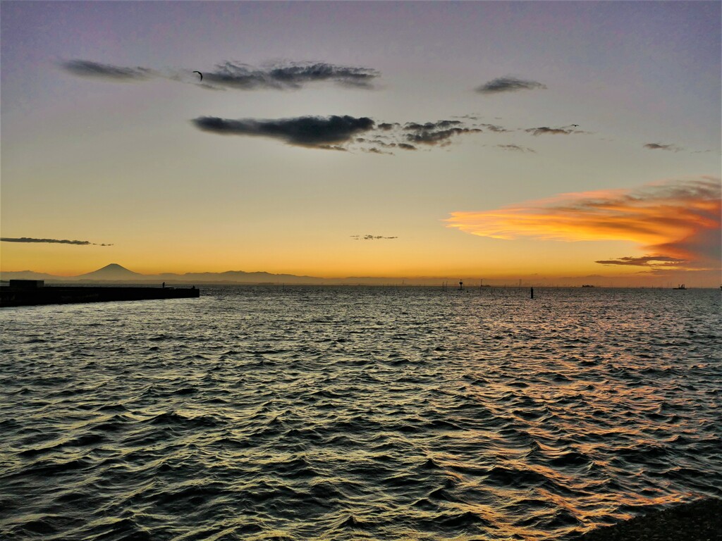 海と岬と富士と