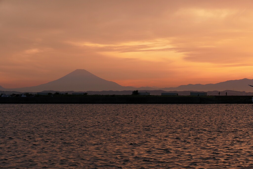 波止場と夕景富士