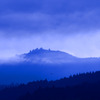 朝霧の里山