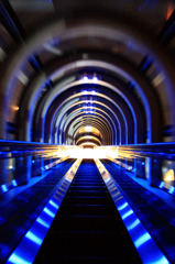 空中庭園へのエスカレーター