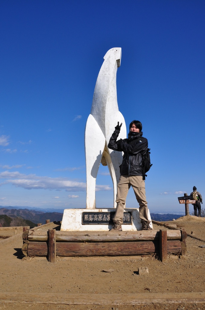 陣馬山の空の青さ
