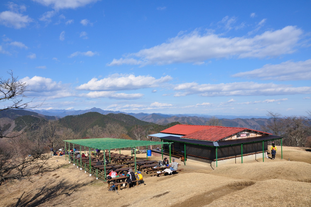 陣馬山から北へ流れる雲