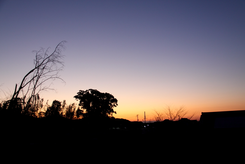 朝方の東の空