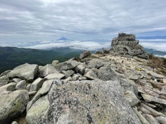 金峰山頂上・鉄山・朝日岳・富士山