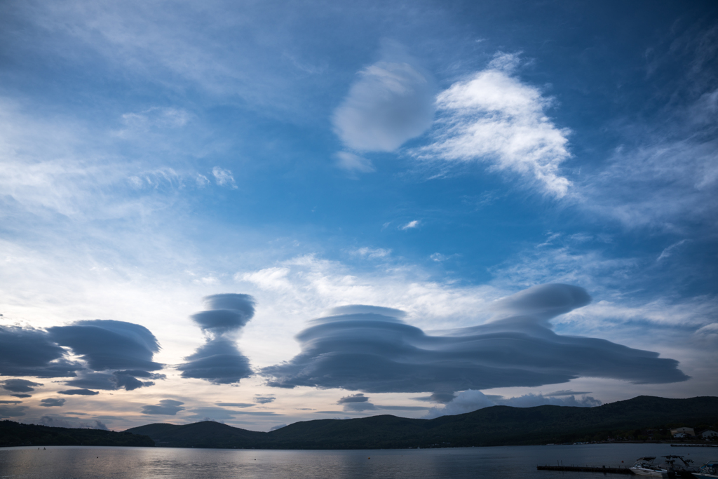 山中湖　レンズ雲