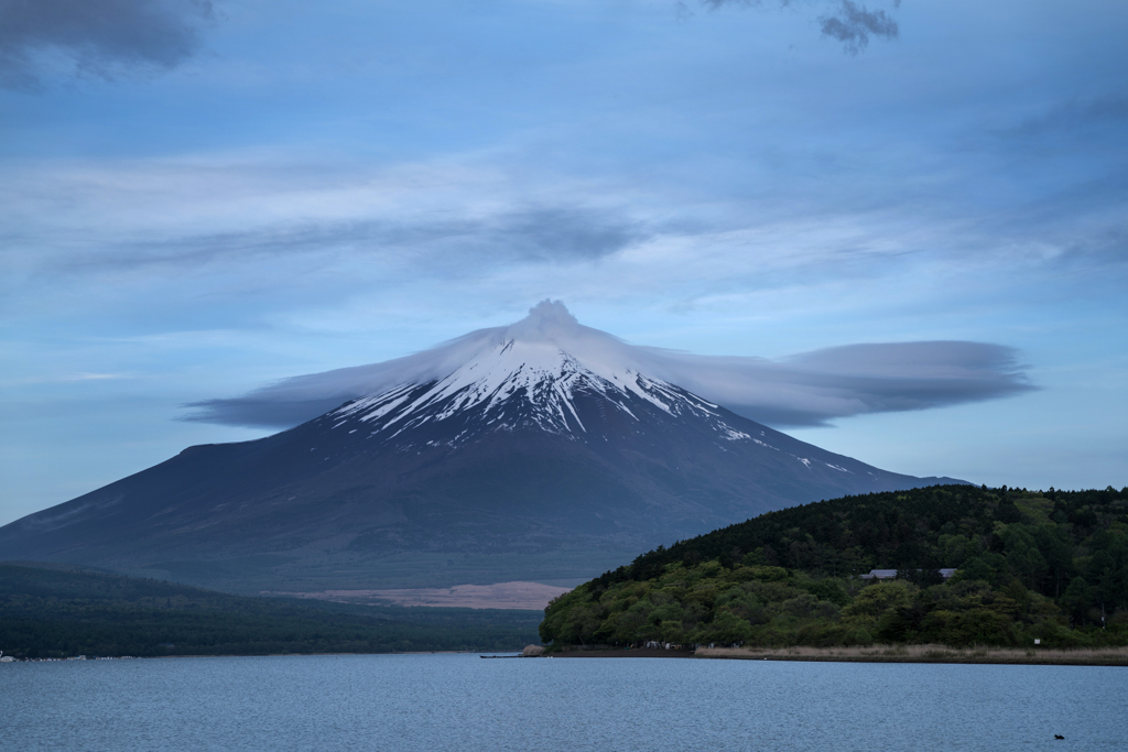 富士山　傘雲　山中湖