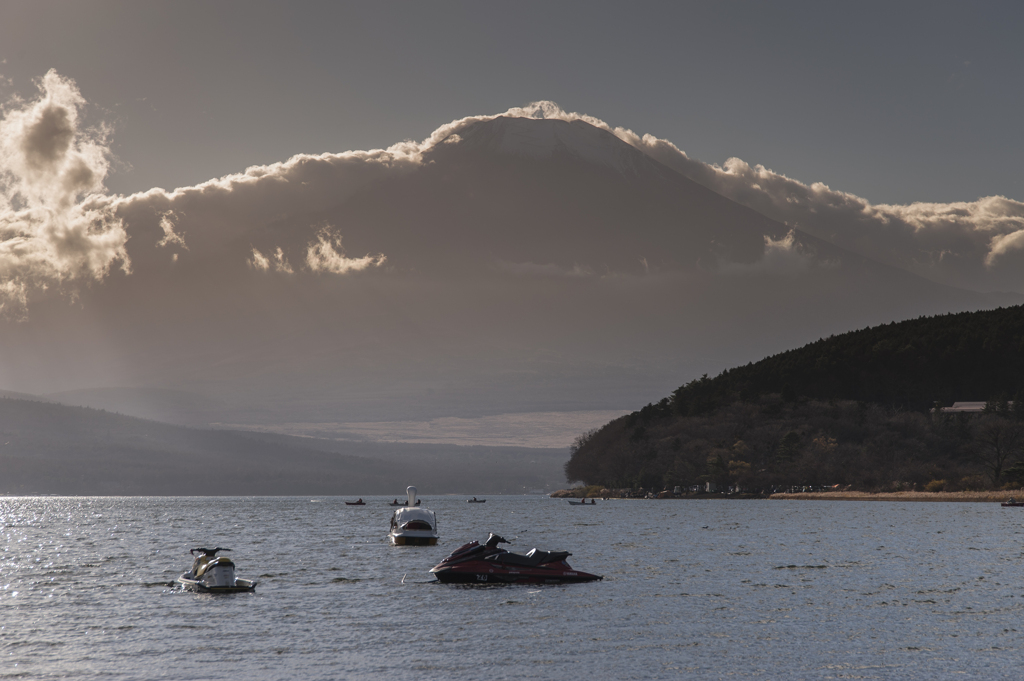 山中湖　富士山　逆光1