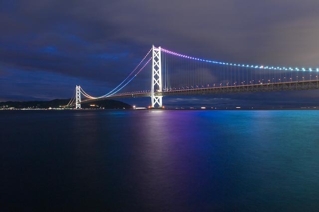 明石海峡大橋の夜