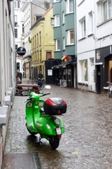 雨とスクーター
