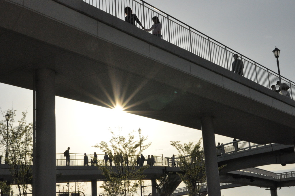 「おててつないで」