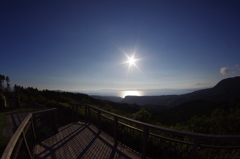 夕日の見える丘での太陽