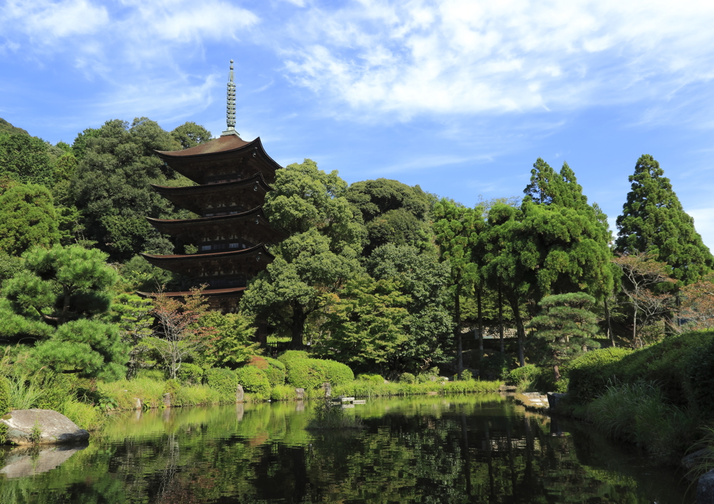 秋晴れの瑠璃光寺
