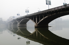 霧浮かぶ五通橋