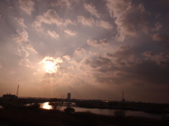 降りてきそうな