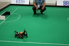 ヒト型ロボット