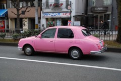 ピンクの車