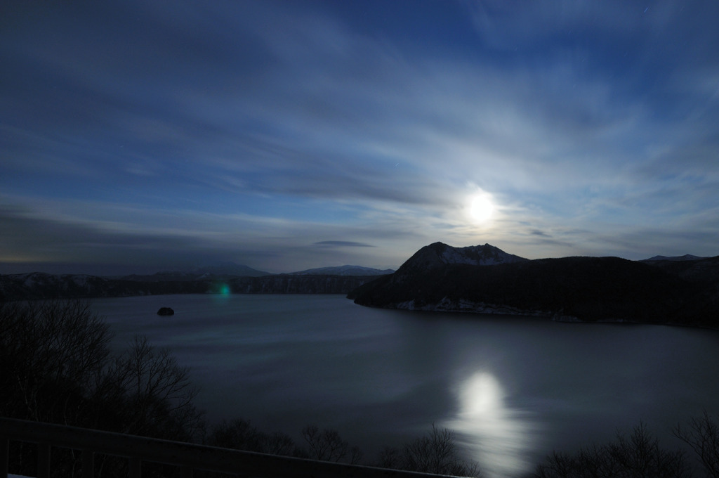 月夜の摩周湖