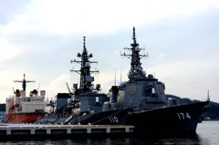しらせと軍艦