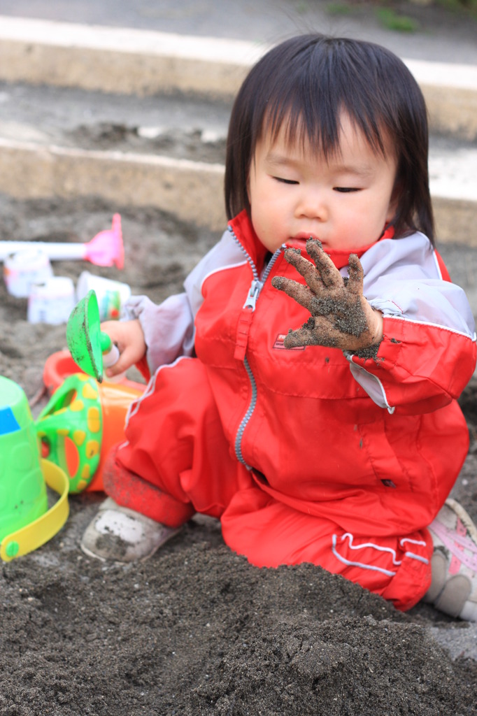 お砂場楽しいなぁ！