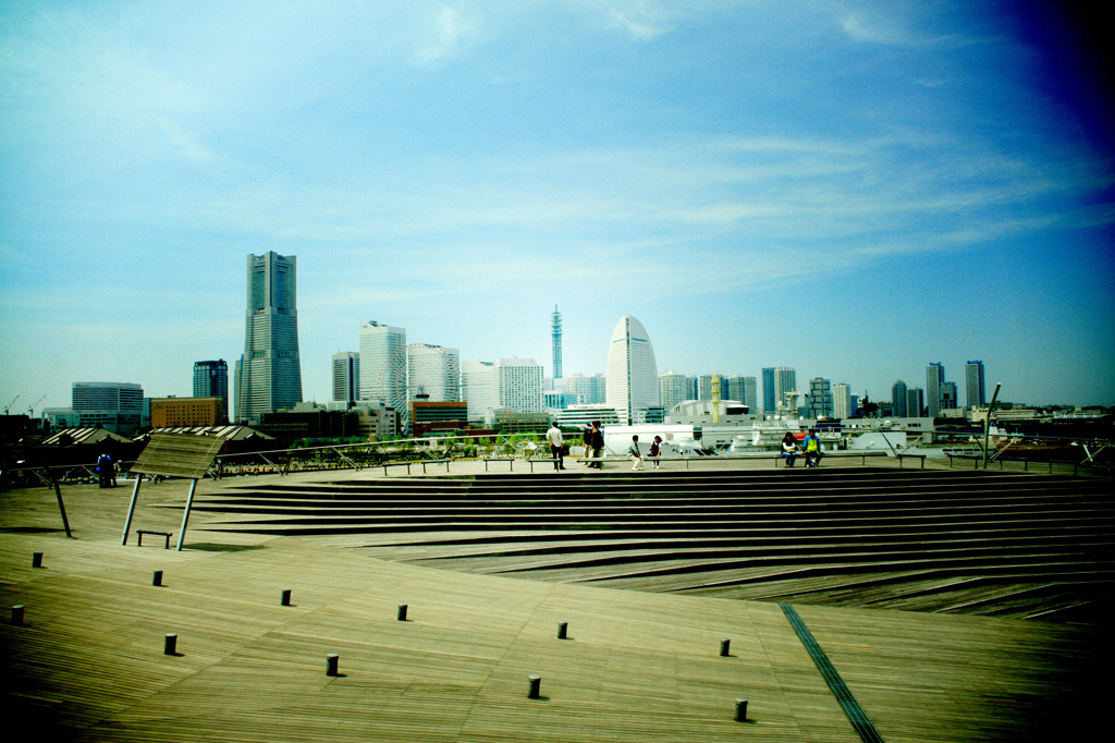 春の横浜大桟橋