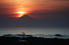 海に浮かぶ富士