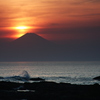 海に浮かぶ富士