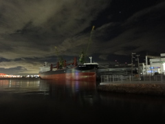 夜の神戸の造船所