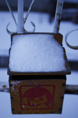 牛乳箱に積もる雪と君の笑顔