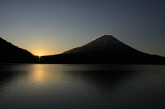 2010年初日の出　精進湖