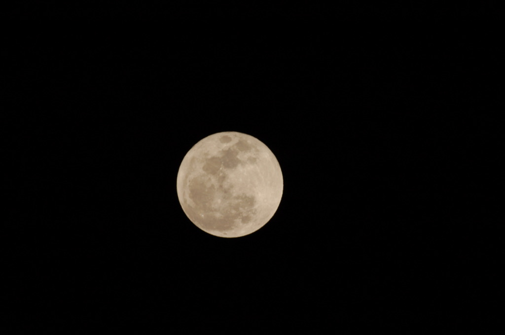 TAMRONのレフレックスで満月