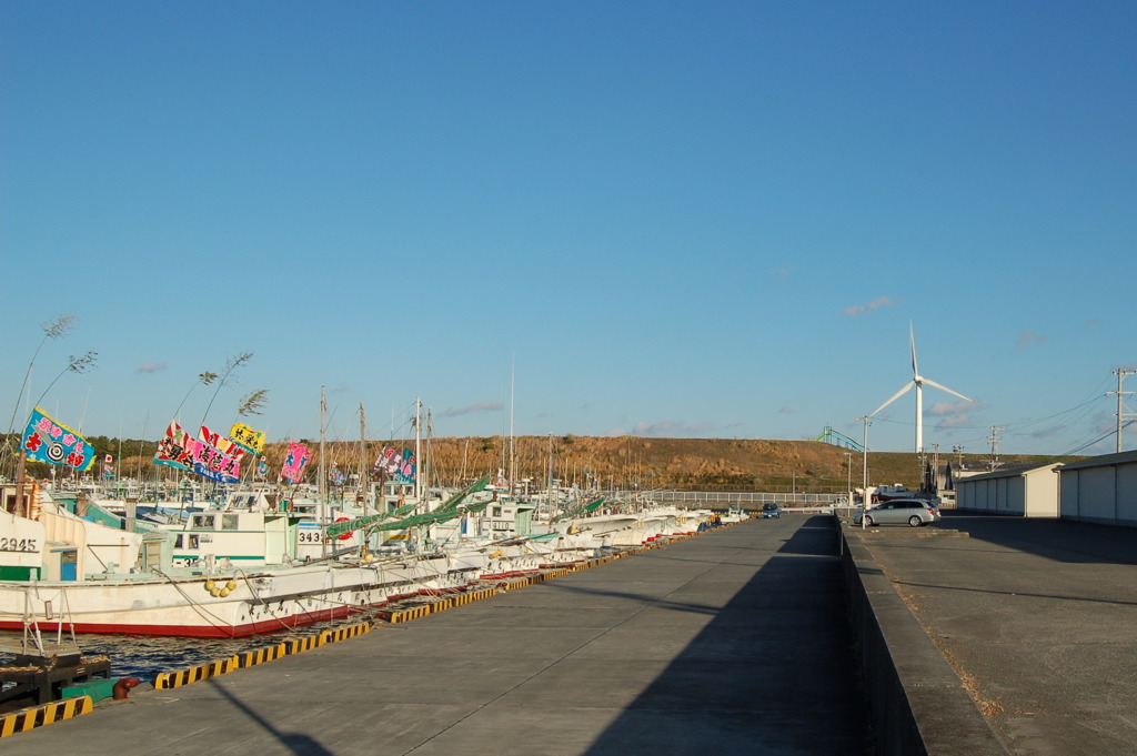 風車20御前崎漁港と風車
