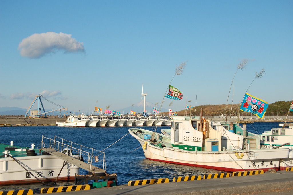 風車18大漁旗と富士山と風車