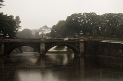 雨の中の二重橋