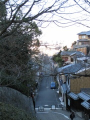 早朝の清水寺前（２）