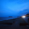 夜の海、ヘッドライト
