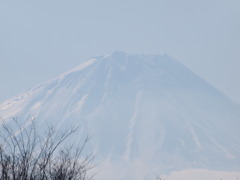 富士山に手を伸ばす。