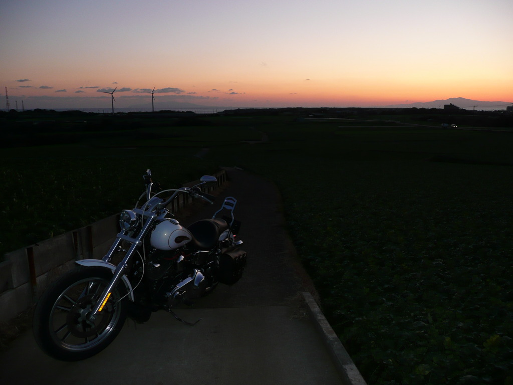 風車の見える夕景