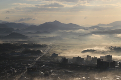 朝霧の街