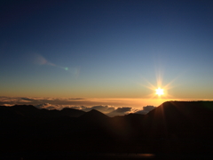 山の朝
