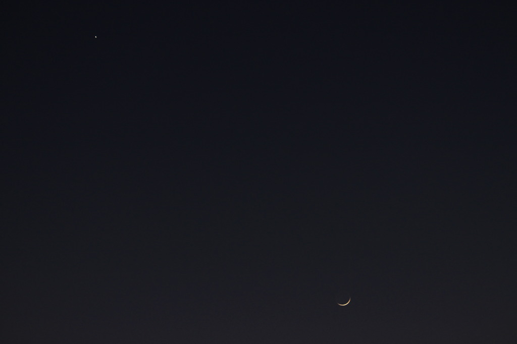 三日月と一番星