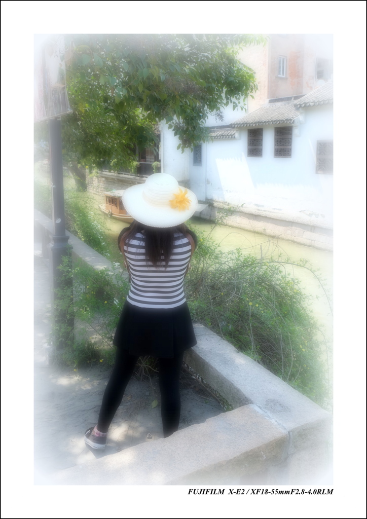 白い帽子の少女