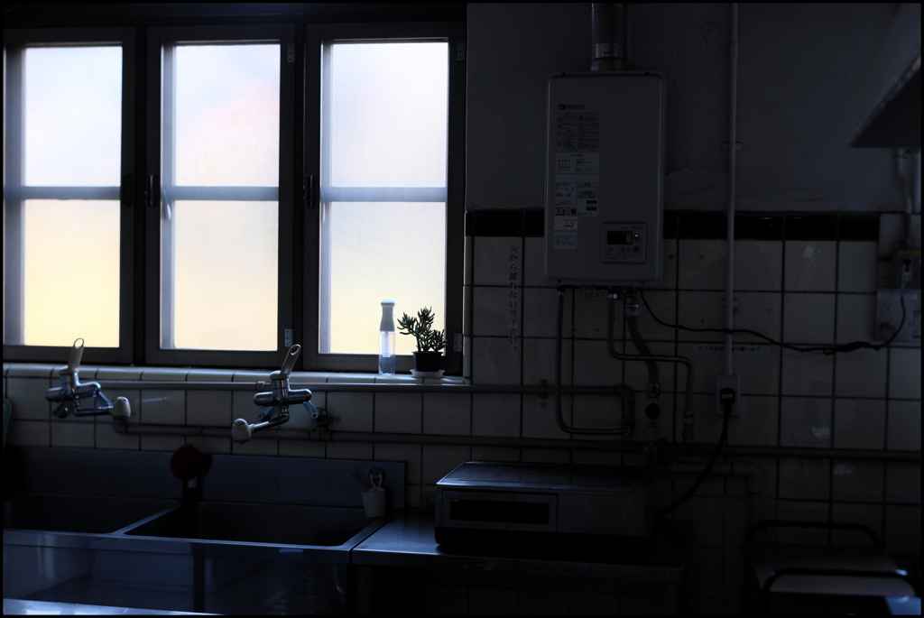 暗い台所