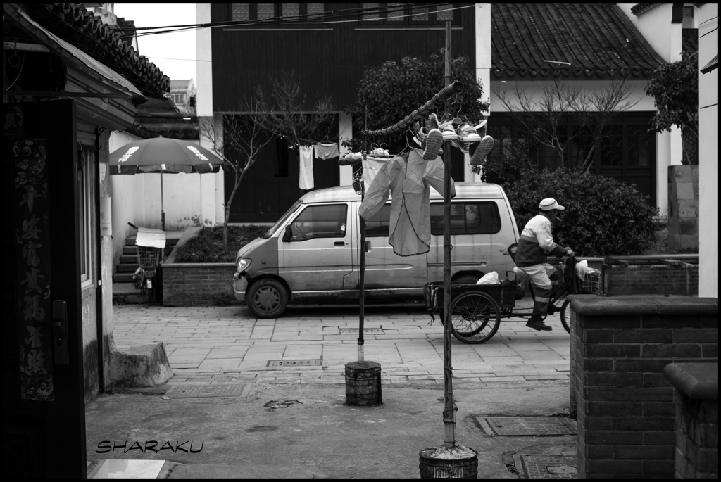 路地裏を...