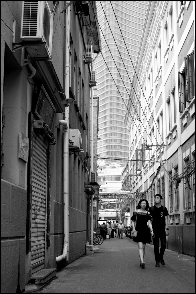 谷間を歩く^^♪