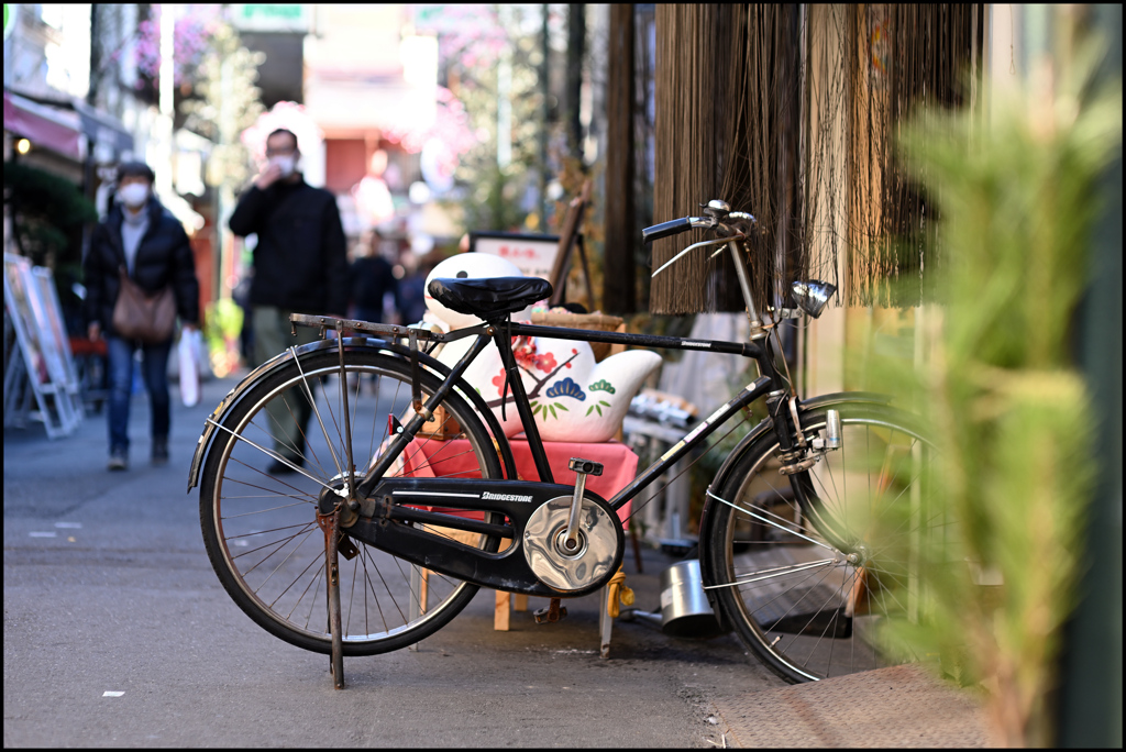 裏通りの自転車
