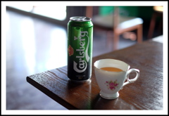 “Carlsbergをコーヒーカップで飲む”
