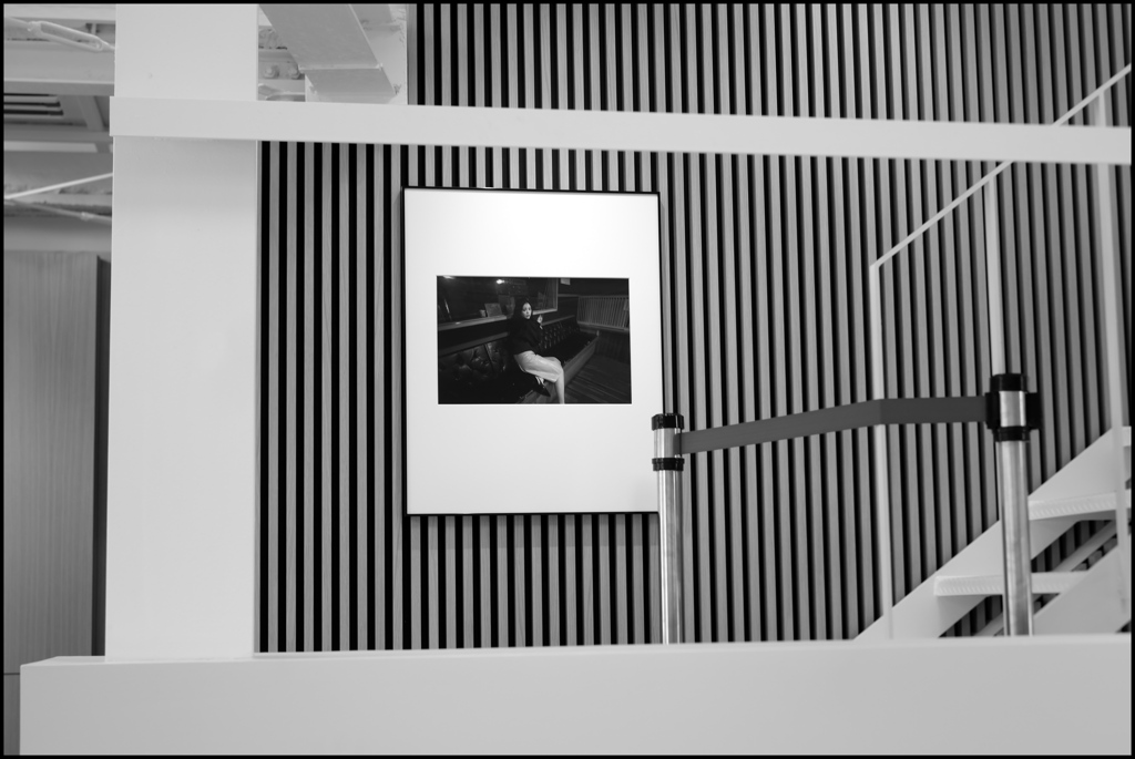 モノクロ写真のある壁